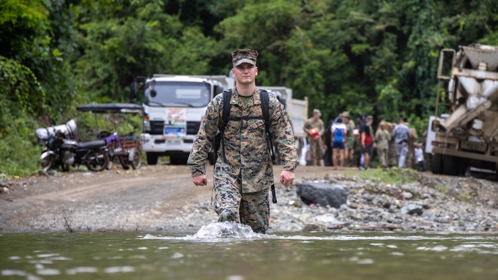 U.S., Philippines forces, setup medical supplies in Dugui San Isidro, Virac, Catanduanes