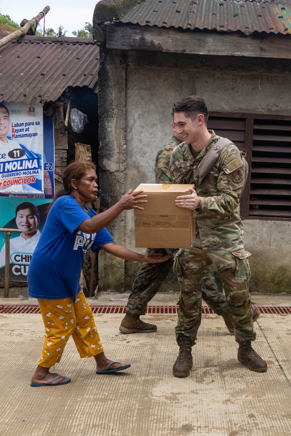U.S., Philippines forces, setup medical supplies in Dugui San Isidro, Virac, Catanduanes