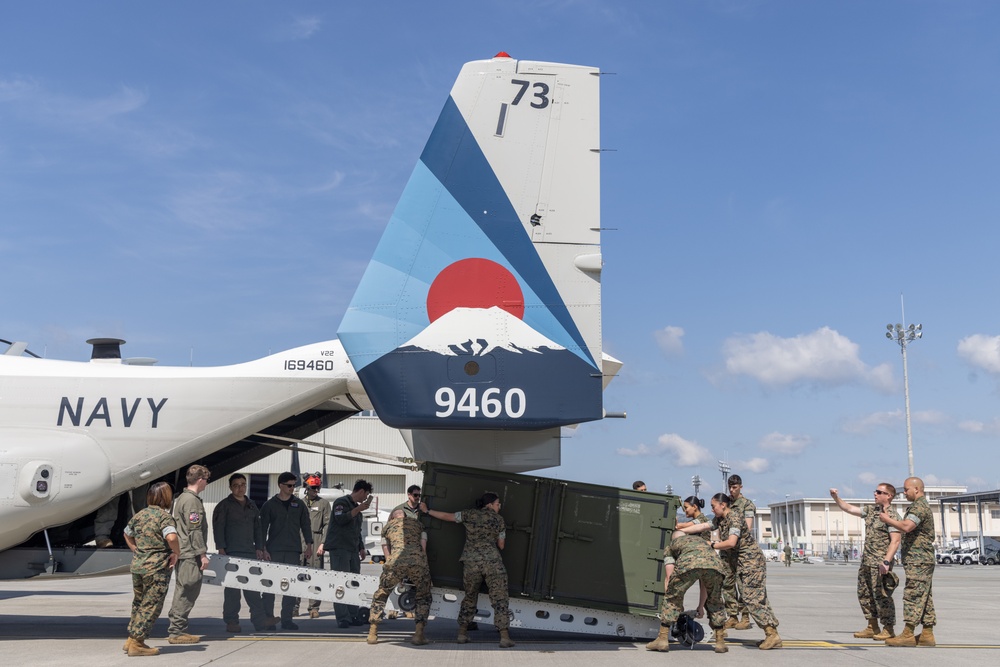U.S. Marines train in cargo loading techniques in Japan