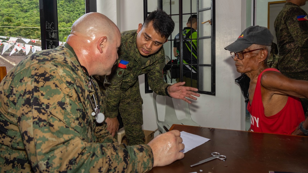 U.S., Philippines forces, provide aid to Barangay Dugui San Isidro, Virac, locals.
