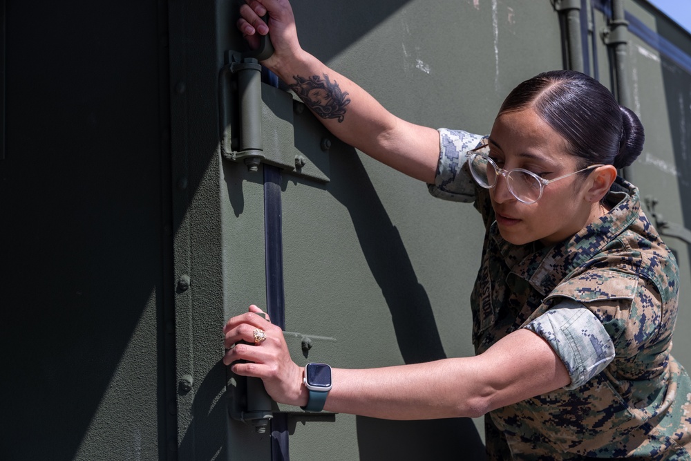 U.S. Marines train in cargo loading techniques in Japan