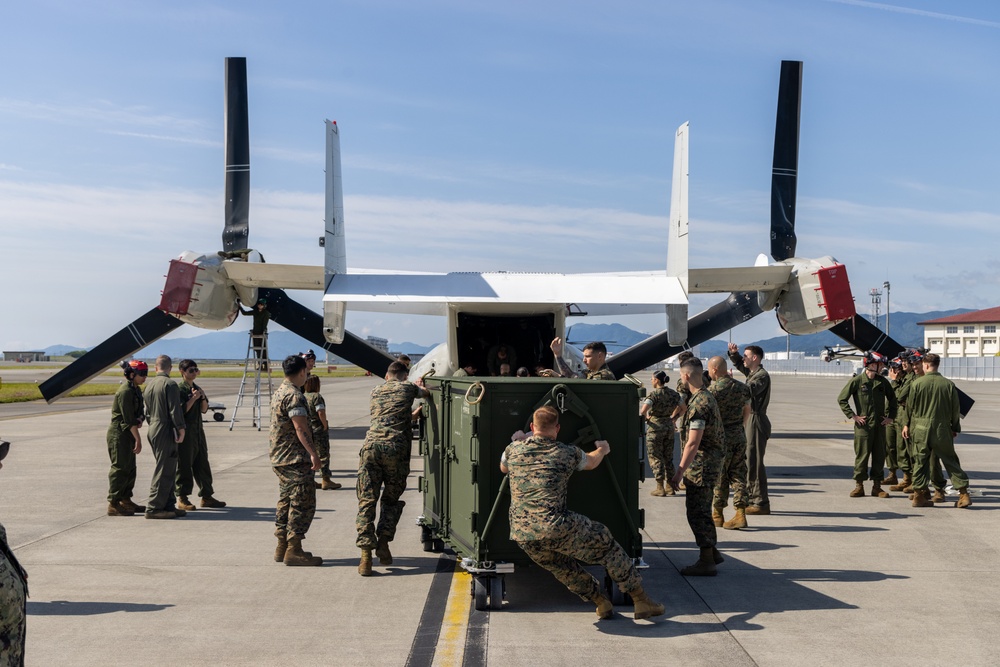 U.S. Marines train in cargo loading techniques in Japan