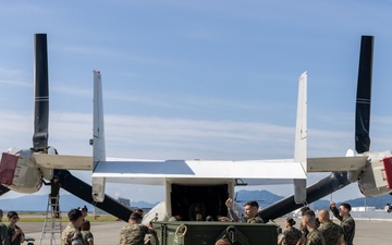 U.S. Marines train in cargo loading techniques in Japan