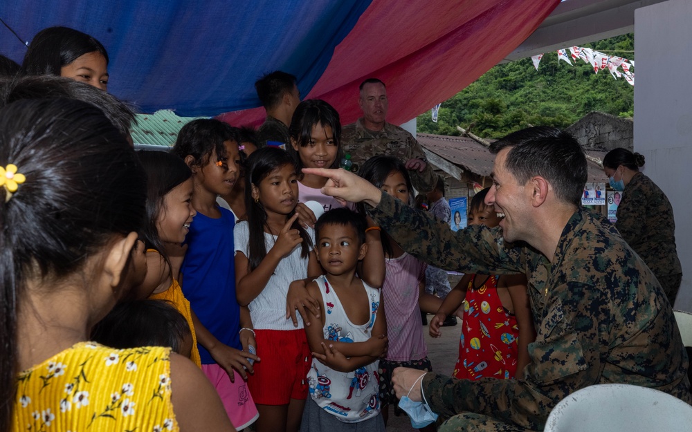 U.S., Philippines forces, provide aid to Barangay Dugui San Isidro, Virac, locals.