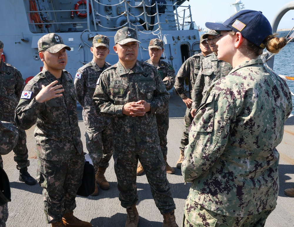 USS William P. Lawrence and Republic of Korea Begin Maritime Counter Special Operations Exercise (MCSOFEX)