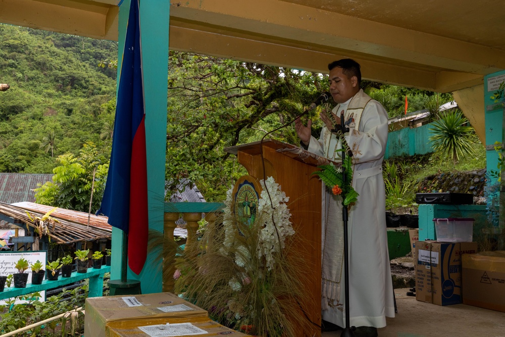 U.S., Philippines forces, ‘Bundle of Joy’ reaches Dugui San Isidro Elementary School.