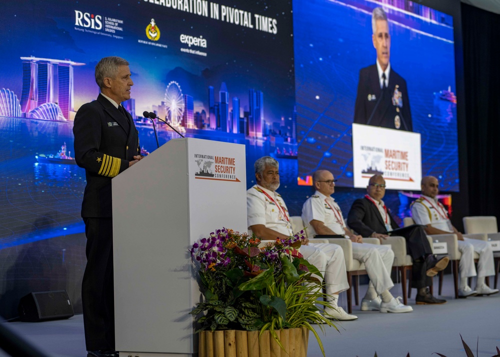 U.S. Pacific Fleet Commander speaks at panel during IMDEX Asia 25