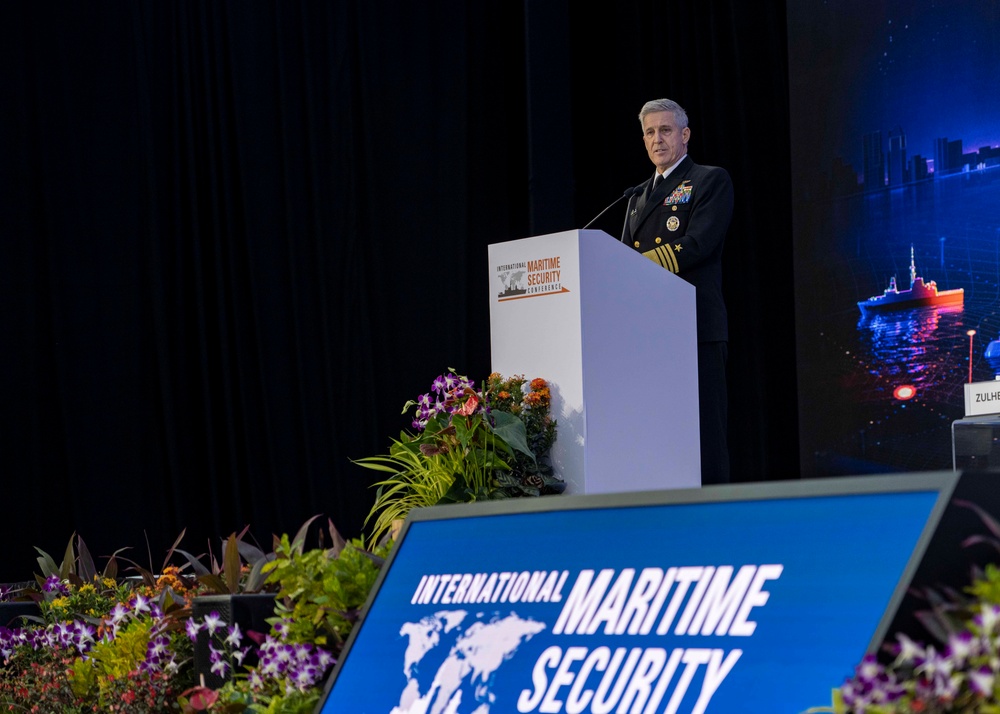 U.S. Pacific Fleet Commander speaks at panel during IMDEX Asia 25