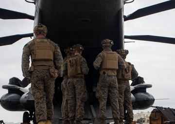 31st MEU | Vehicle On and Off Drills
