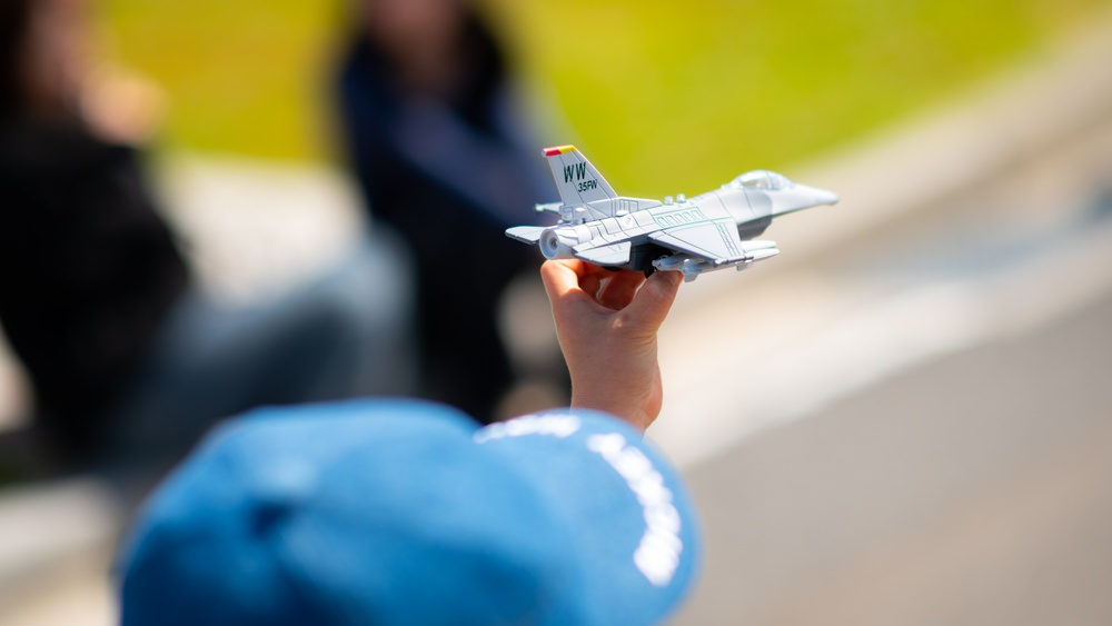 PACAF F-16 Demonstration Team participates at Iwakuni Friendship Day 25