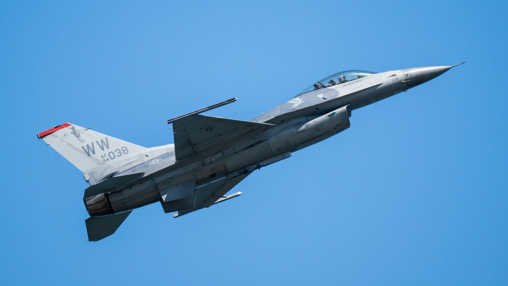 PACAF F-16 Demonstration Team participates at Iwakuni Friendship Day 25