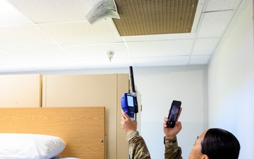 Indoor air sampling with IAQ monitor