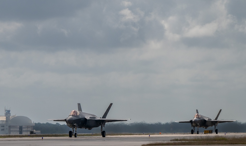Reserve, ANG Lightning arrive to Eglin