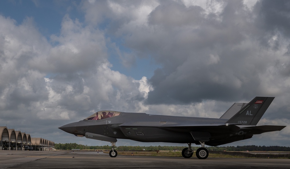 Reserve, ANG Lightning arrive to Eglin