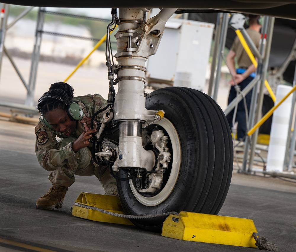 Reserve, ANG Lightning arrive to Eglin