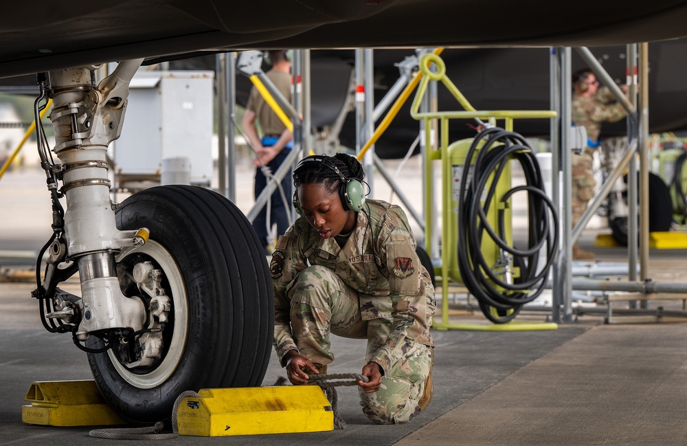 Reserve, ANG Lightning arrive to Eglin