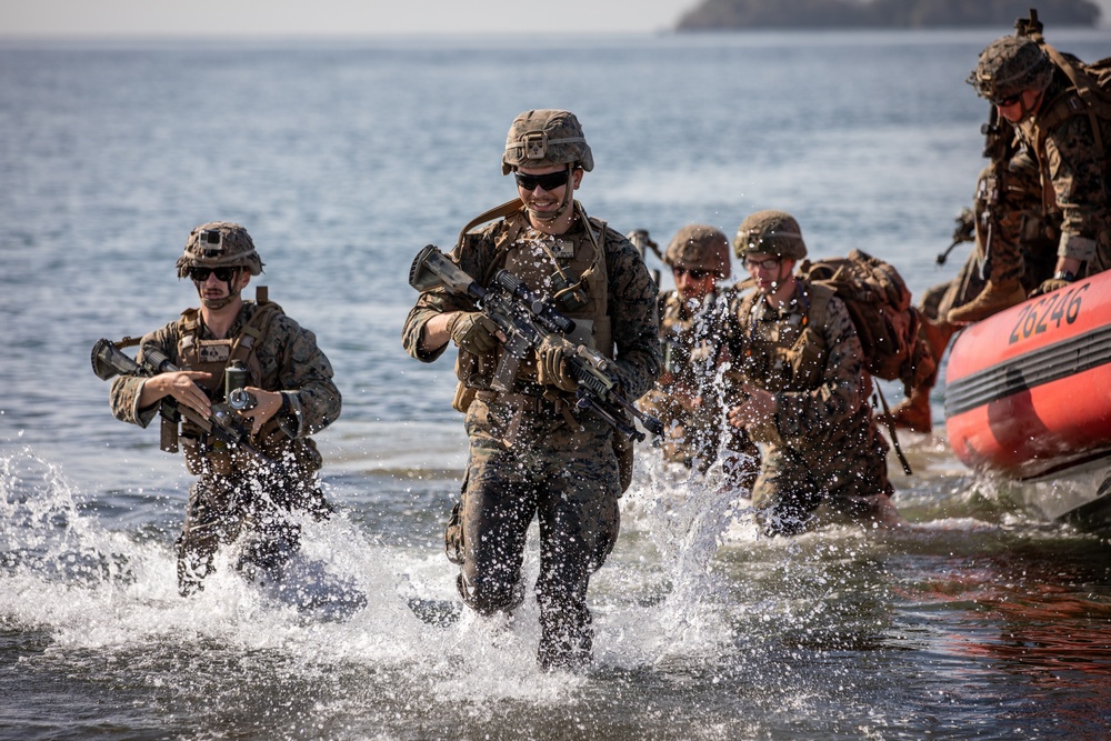 Marine forces conduct amphibious assault during TW25 Over-the-Beach operation at TW25