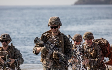 Marine forces conduct amphibious assault during TW25 Over-the-Beach operation at TW25