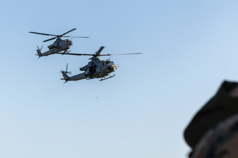 U.S. Marines assigned to HMLA-269 and VMM-263 (REIN) conduct FARP exercise