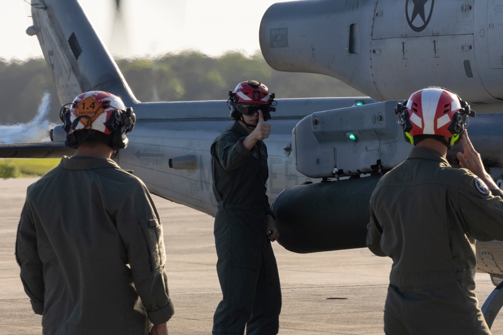 U.S. Marines assigned to HMLA-269 and VMM-263 (REIN) conduct FARP exercise