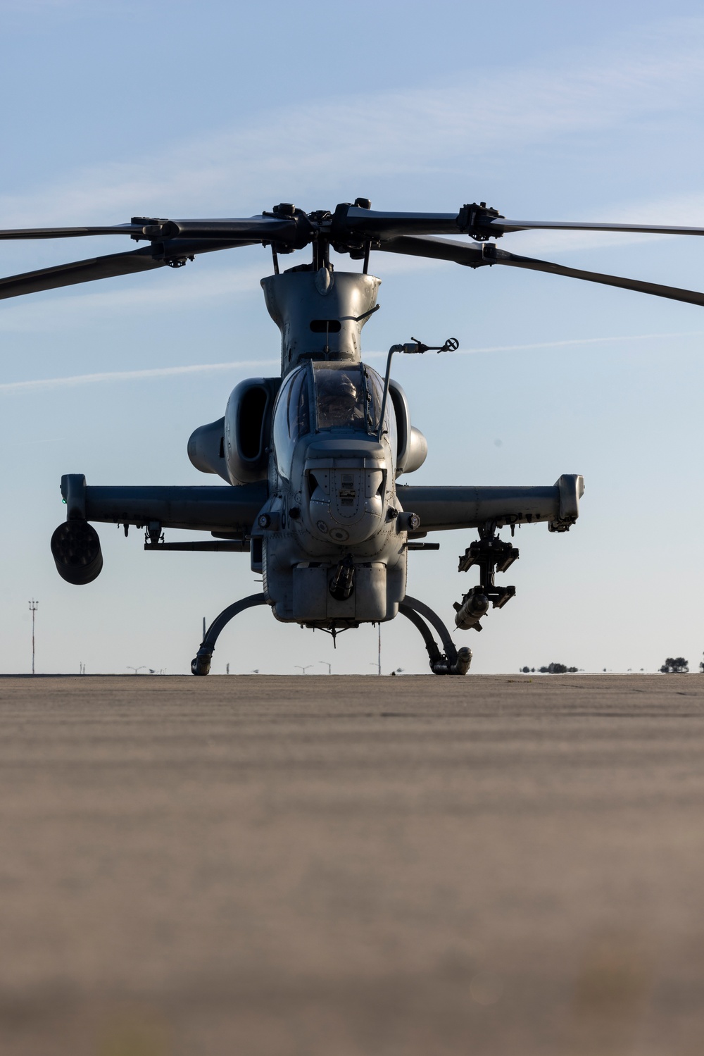 U.S. Marines assigned to HMLA-269 and VMM-263 (REIN) conduct FARP exercise