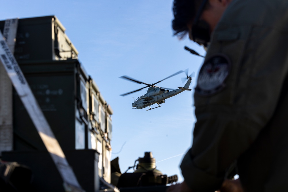 U.S. Marines assigned to HMLA-269 and VMM-263 (REIN) conduct FARP exercise