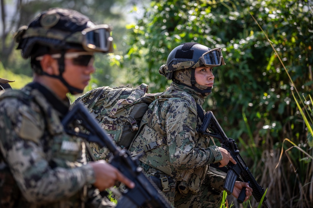 Marine forces conduct amphibious assault during TW25 Over-the-Beach operation at TW25