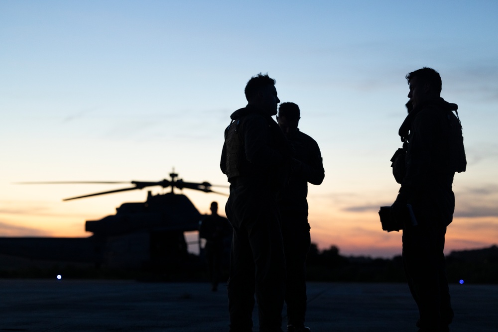 U.S. Marines assigned to HMLA-269 and VMM-263 (REIN) conduct FARP exercise