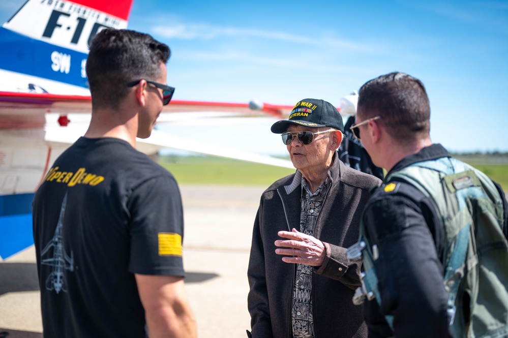 F-16 Viper Demo Team Thrills at California Capital Airshow