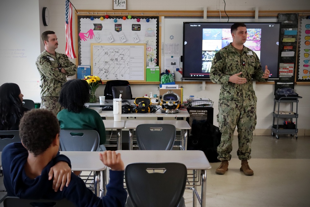 NSMRL Participates in Kelly Middle School Career Day