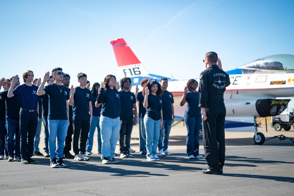 F-16 Viper Demo Team Thrills at California Capital Airshow