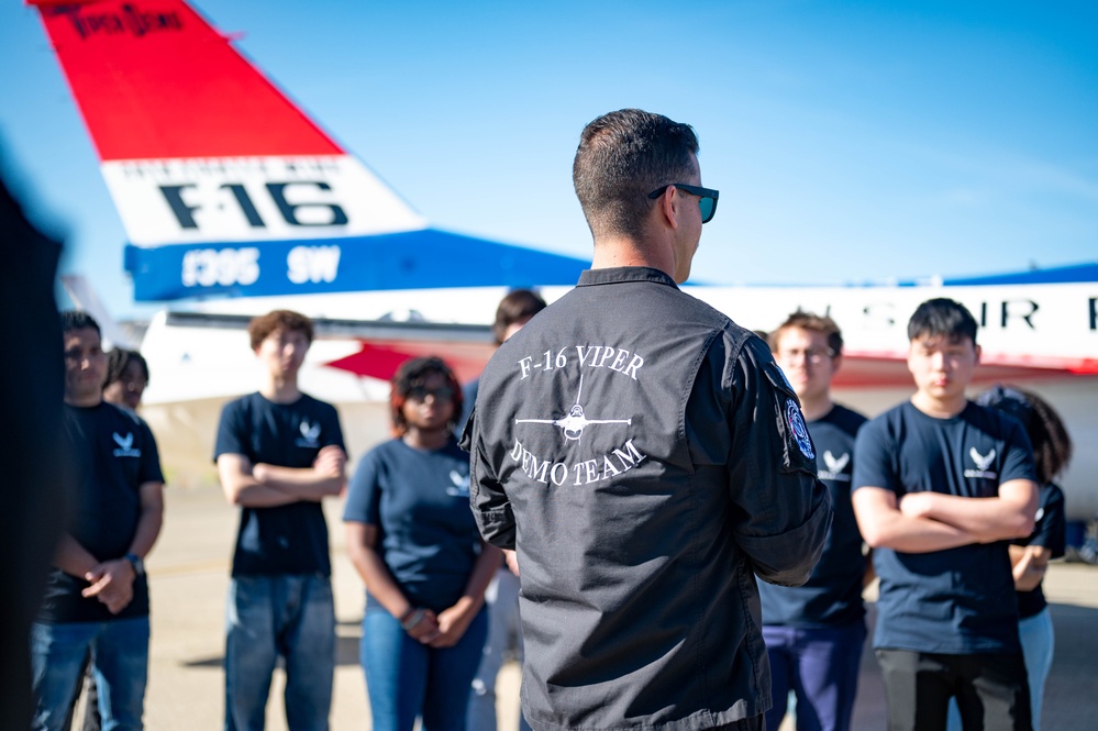 F-16 Viper Demo Team Thrills at California Capital Airshow