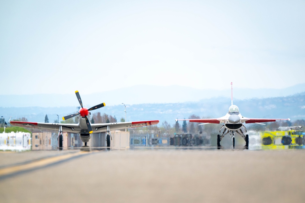 F-16 Viper Demo Team Thrills at California Capital Airshow