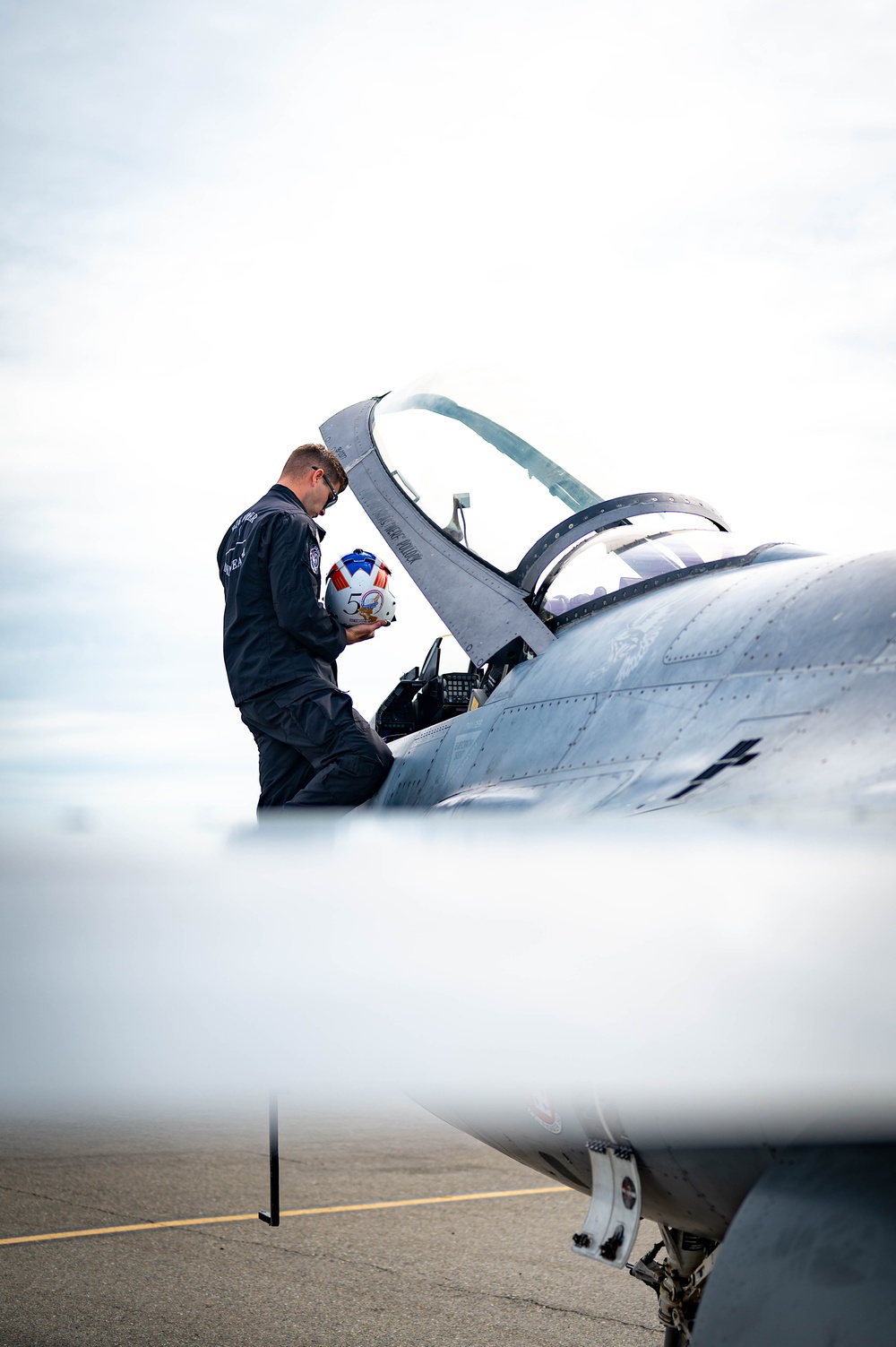 F-16 Viper Demo Team Thrills at California Capital Airshow