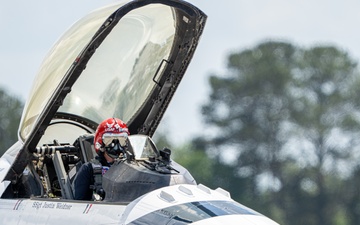USAF Thunderbirds fly in Wings Over Wayne Airshow