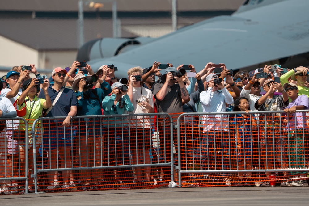 USAF Thunderbirds fly in Wings Over Wayne Airshow