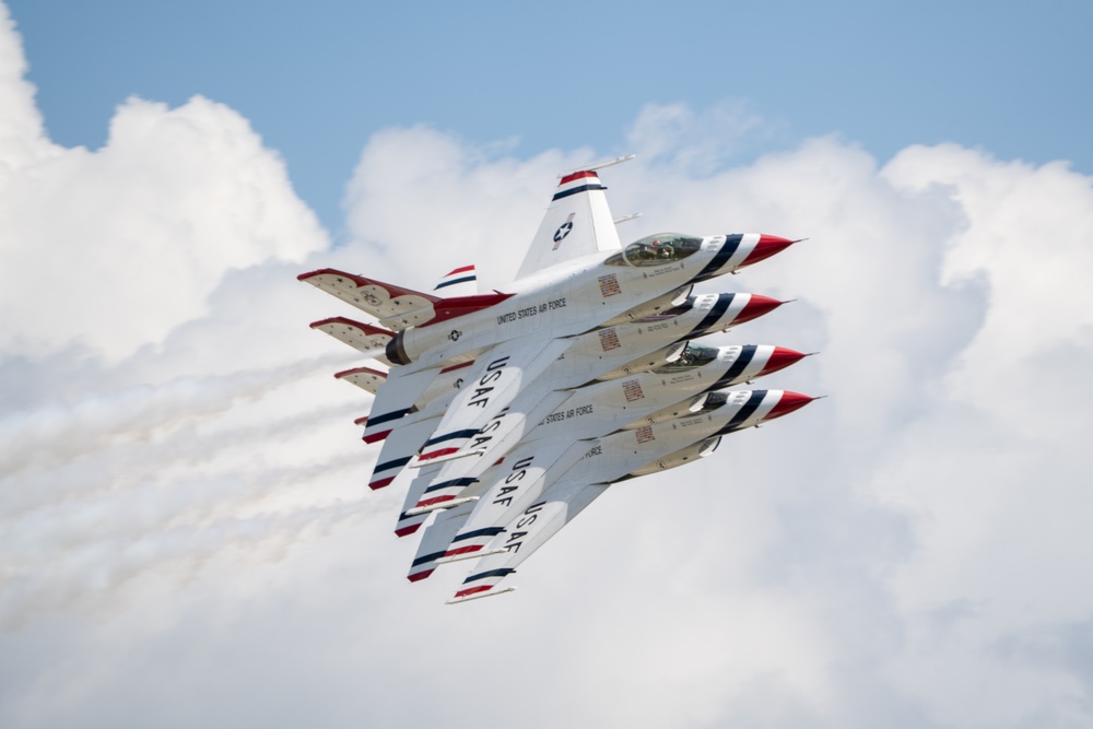 USAF Thunderbirds fly in Wings Over Wayne Airshow