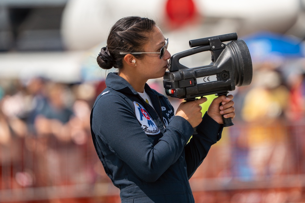 USAF Thunderbirds fly in Wings Over Wayne Airshow