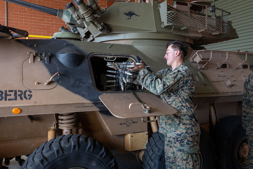 U.S. Marines, Australians practice weapons handling procedures