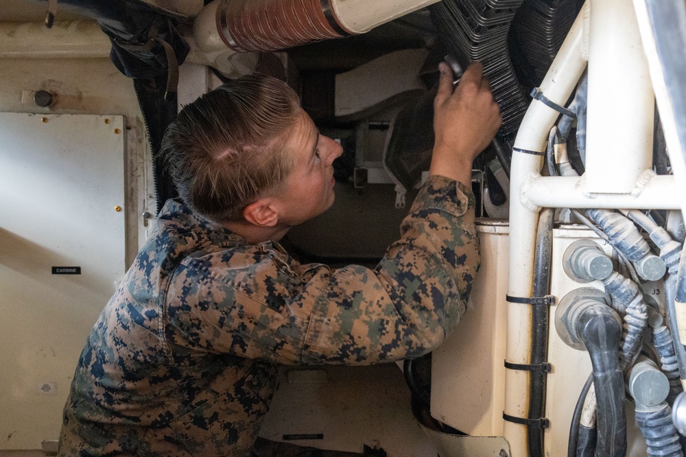 U.S. Marines, Australians practice weapons handling procedures