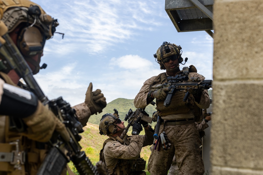3rd Bn., 1st Marines conducts day, night raids during EOTG raid leaders course