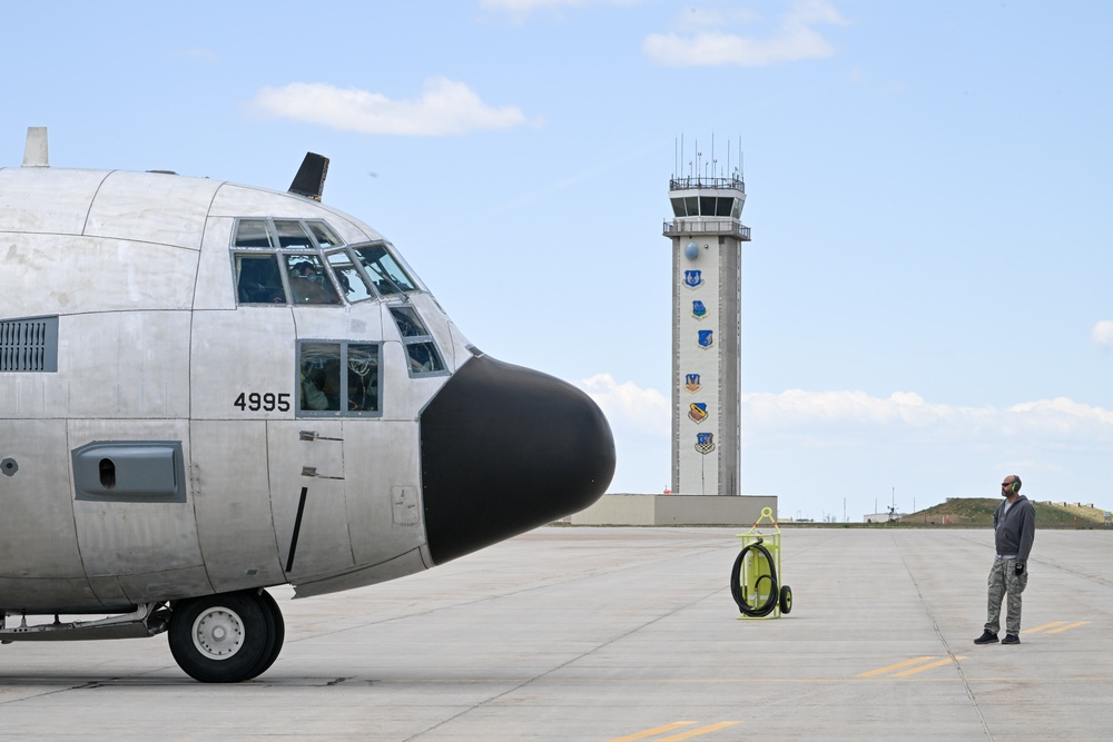 572nd AMXS receives unpainted C-130