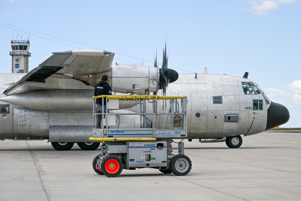 572nd AMXS receives unpainted C-130