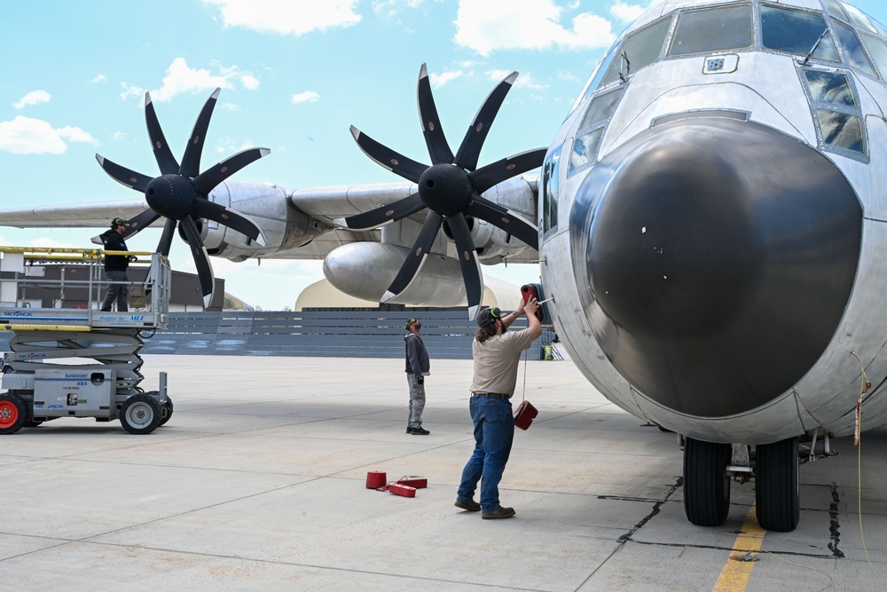 572nd AMXS receives unpainted C-130