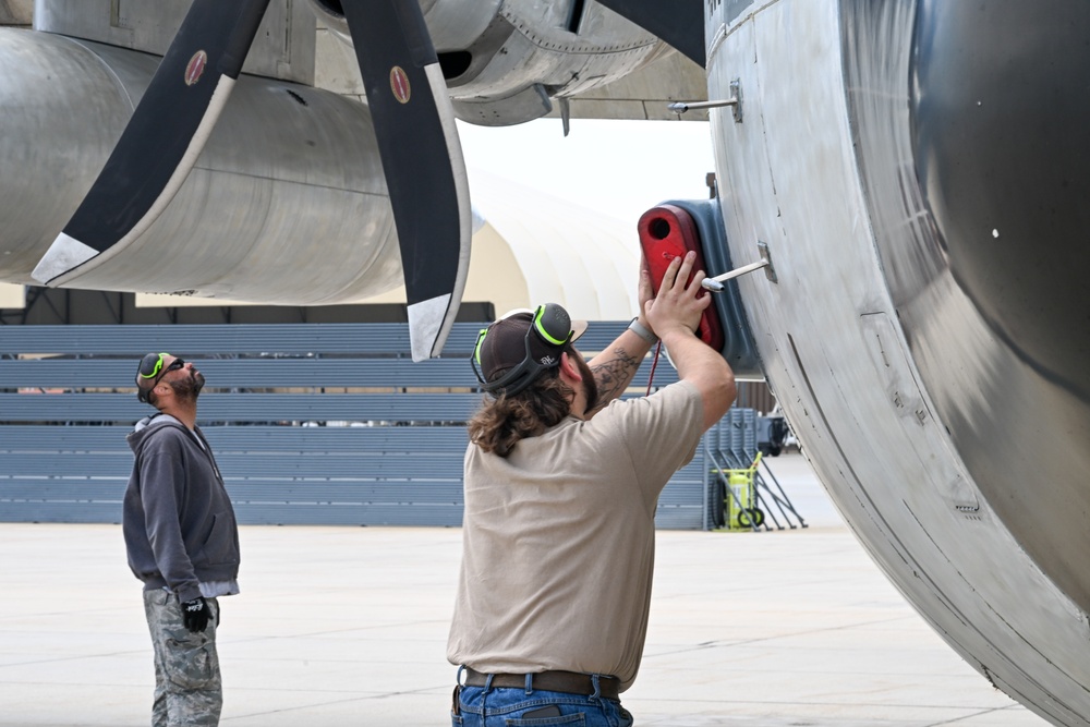572nd AMXS receives unpainted C-130