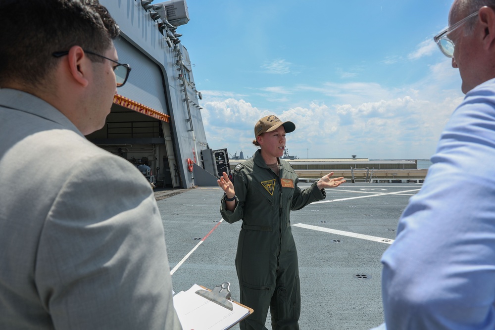 USS Fort Lauderdale Tests Communications Proficiencies During Integrated Naval Warfighting Training