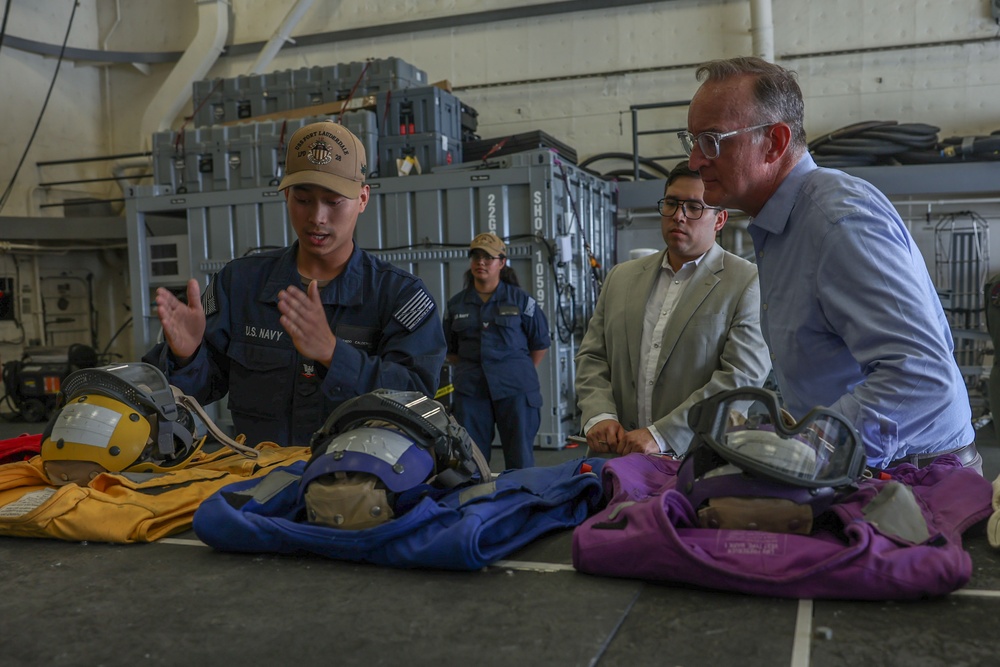 USS Fort Lauderdale Tests Communications Proficiencies During Integrated Naval Warfighting Training