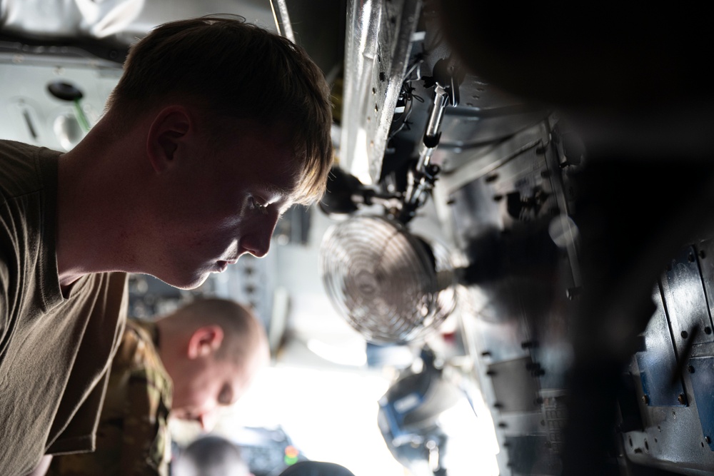 Refueling F-16s to maintain airpower over USCENTCOM AOR