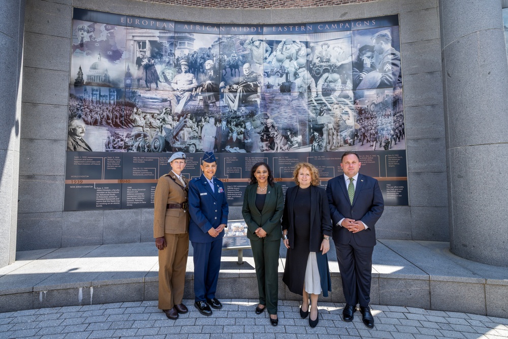 Ceremony commemorates 80th anniversary of Victory in Europe
