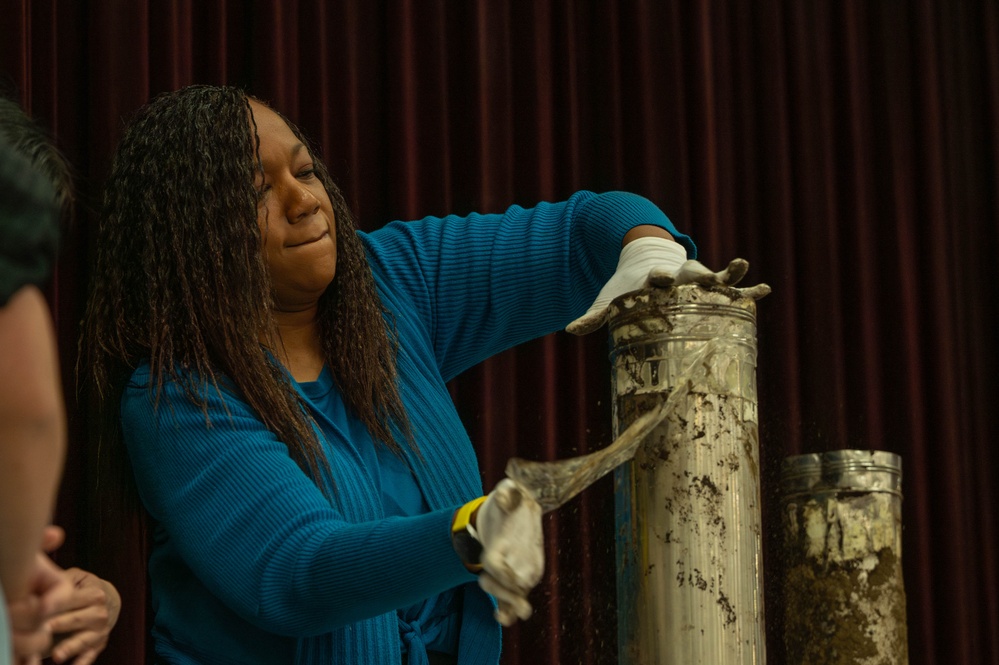 Mendel Elementary Alumni open 25-year-old time capsule